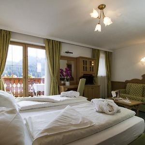 Camera grande con letto king size